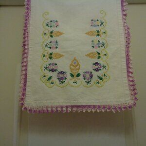 VINTAGE TEXTURED COTTON HAND EMBROIDERED HAND CROCHETED 1950S RUNNER
